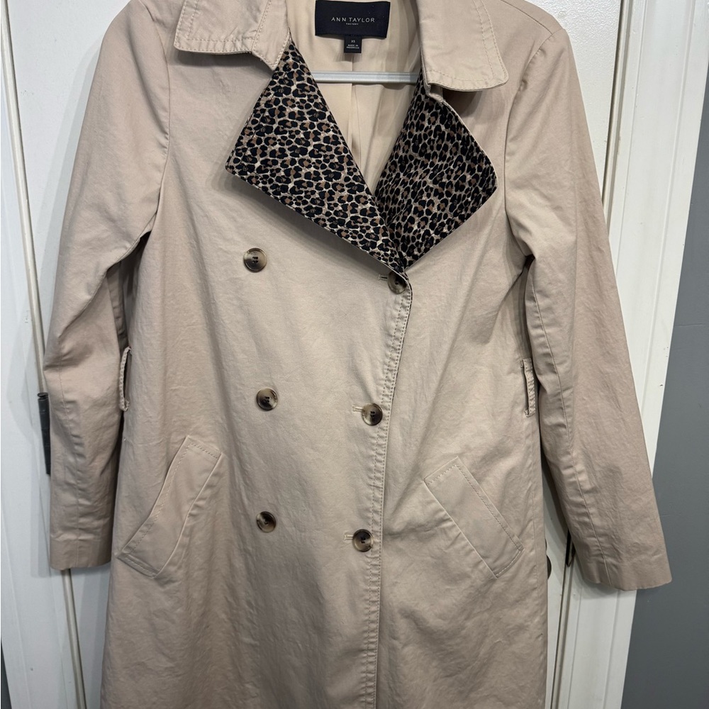 Ann Taylor Factory Tan Trench Coat with Leopard Print Lining (missing belt)